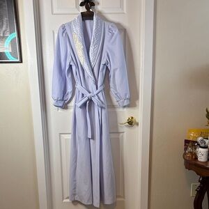 Apostrophe Light Blue Robe w/White Trim Full Length Soft Flannel Outer Feel EUC